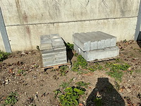 25 betonnen straatborduurs en dallen cement & beton - afbeelding 2 van  3