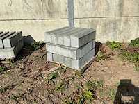 25 betonnen straatborduurs en dallen cement & beton - afbeelding 3 van  3
