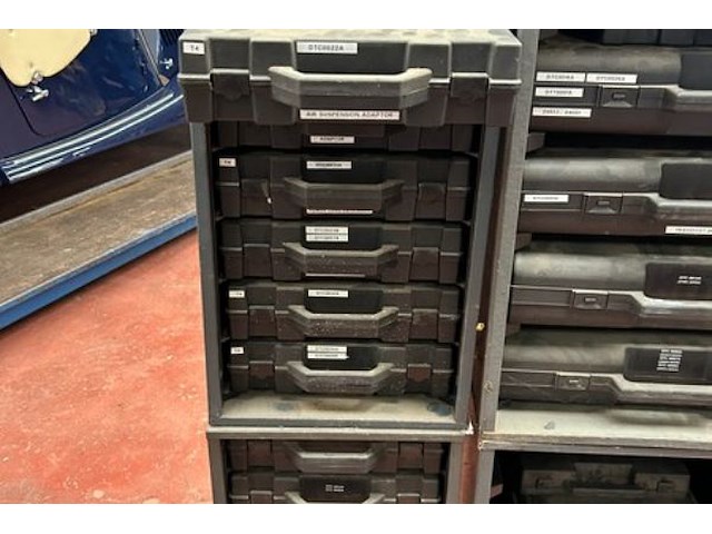 25 boxen met toebehoren voor garagedoeleinden - afbeelding 3 van  10