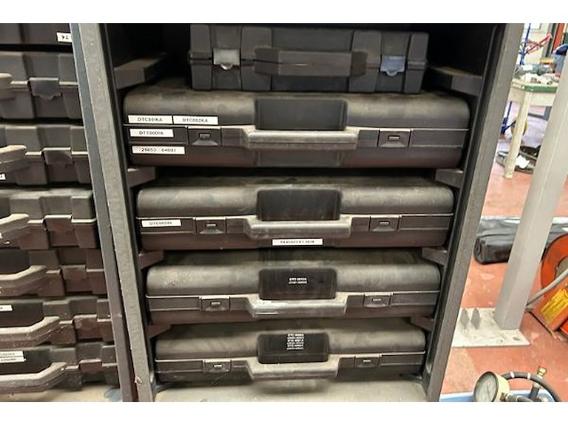 25 boxen met toebehoren voor garagedoeleinden - afbeelding 7 van  10