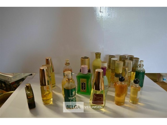 ±25 diverse vintage parfum - afbeelding 1 van  5