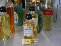 ±25 diverse vintage parfum - afbeelding 4 van  5