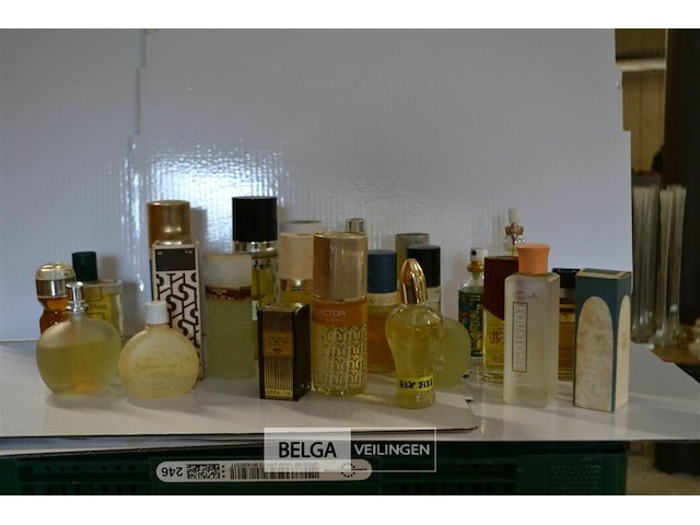 ±25 diverse vintage parfum - afbeelding 1 van  6