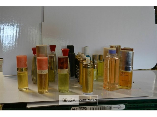 ±25 diverse vintage parfum - afbeelding 1 van  5