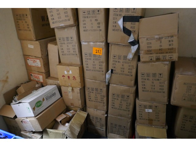 25 dozen met allerhande geleierwerk - afbeelding 1 van  4