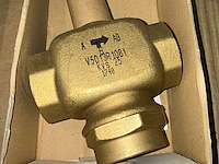 25 dozen sanitaire toebehoren