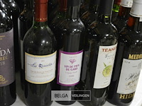±25 flessen diverse wijnsoorten - afbeelding 2 van  4
