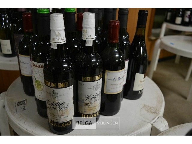 ±25 flessen diverse wijnsoorten - afbeelding 4 van  4