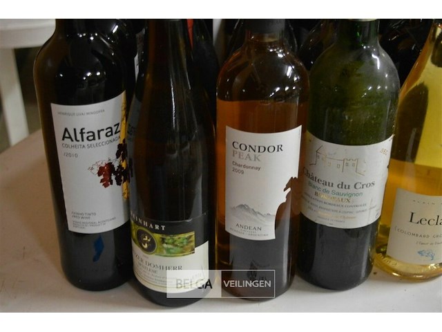 ±25 flessen diverse wijnsoorten - afbeelding 2 van  5