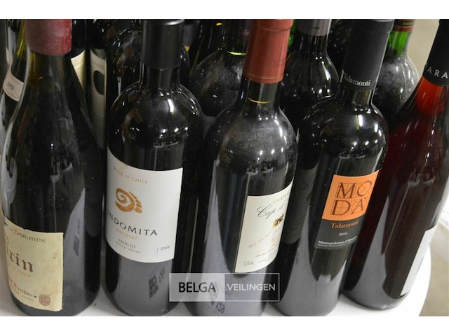 ±25 flessen diverse wijnsoorten - afbeelding 2 van  5