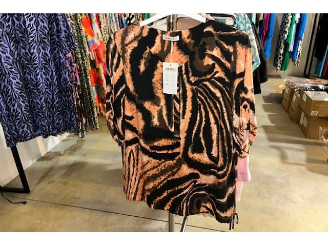 25 kleedjes, tops, blouses, broeken - afbeelding 2 van  15