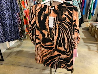 25 kleedjes, tops, blouses, broeken - afbeelding 2 van  15