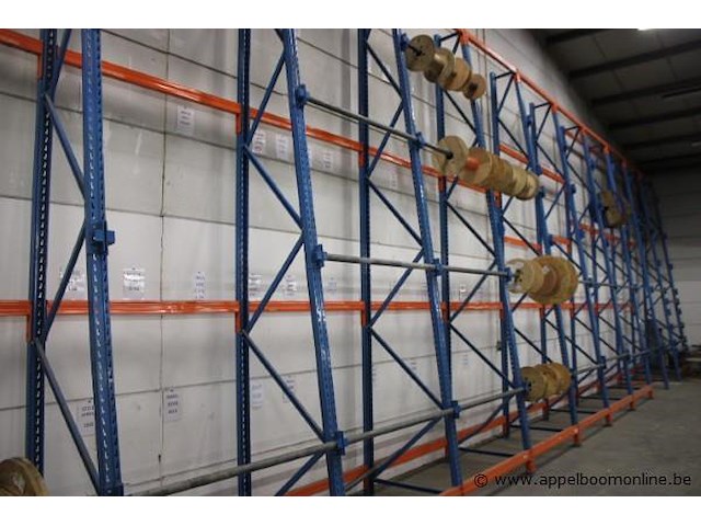 25 meter haspel magazijn rek betsaande uit 12 staanders en 54 leggers - afbeelding 1 van  4