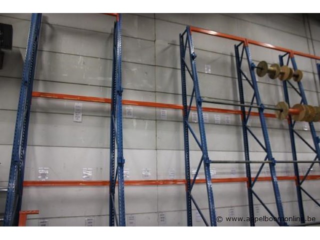 25 meter haspel magazijn rek betsaande uit 12 staanders en 54 leggers - afbeelding 2 van  4