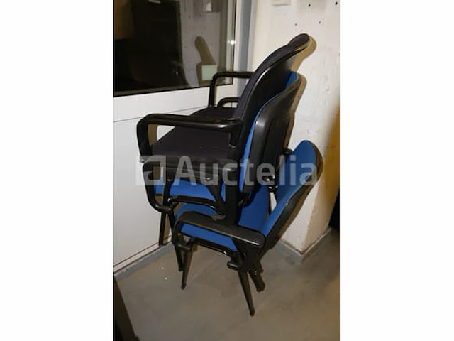 25 ongelijke stoelen - afbeelding 11 van  12