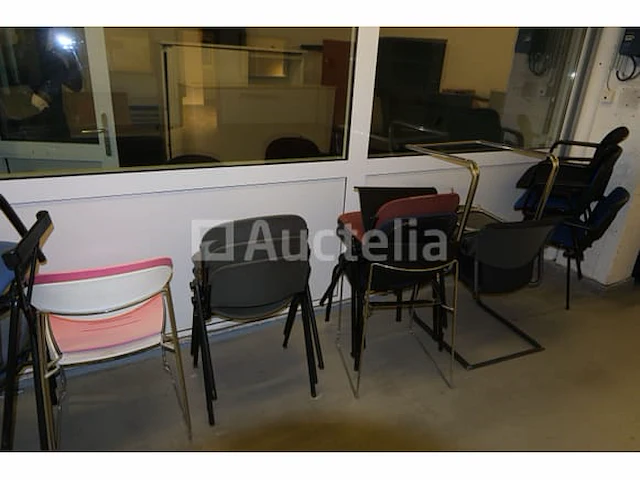 25 ongelijke stoelen - afbeelding 12 van  12