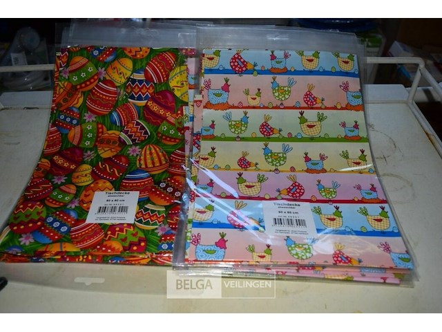 25 plastieken tafelkleed pasen 80x80xm - afbeelding 1 van  3