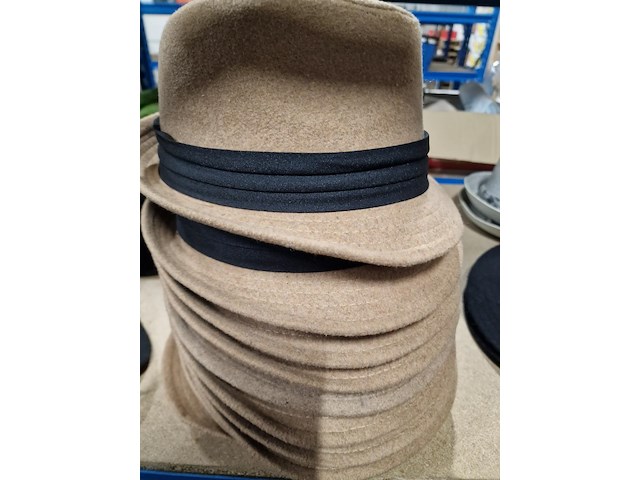 25-tal hoeden en petten - afbeelding 7 van  8