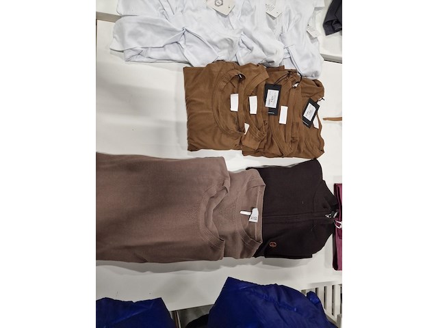 25-tal truien en pulls, t-shirts - afbeelding 2 van  6