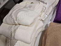 25-tal truien en pulls, t-shirts - afbeelding 6 van  6