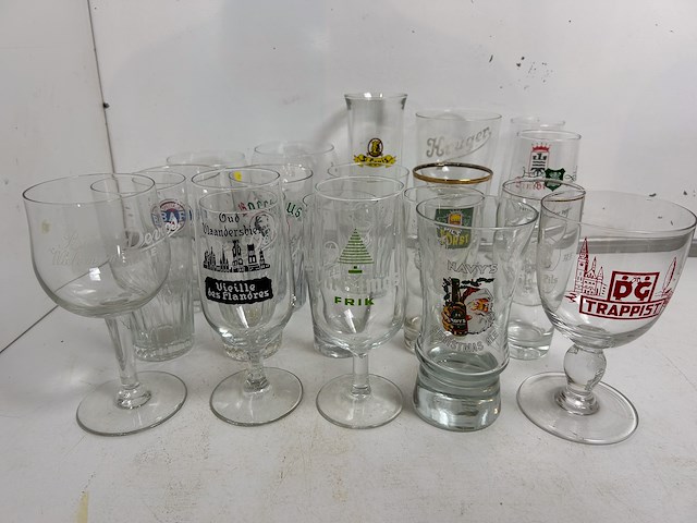 25 verschillende oude bierglazen - afbeelding 2 van  5