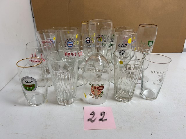 25 verschillende oude bierglazen - afbeelding 1 van  5