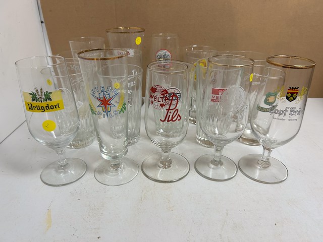 25 verschillende oude bierglazen - afbeelding 2 van  5