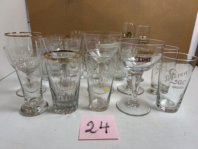25 verschillende oude bierglazen - afbeelding 1 van  5
