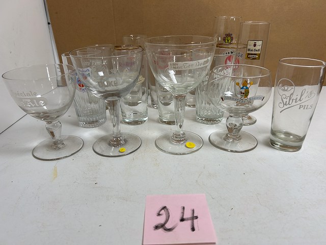 25 verschillende oude bierglazen - afbeelding 2 van  5