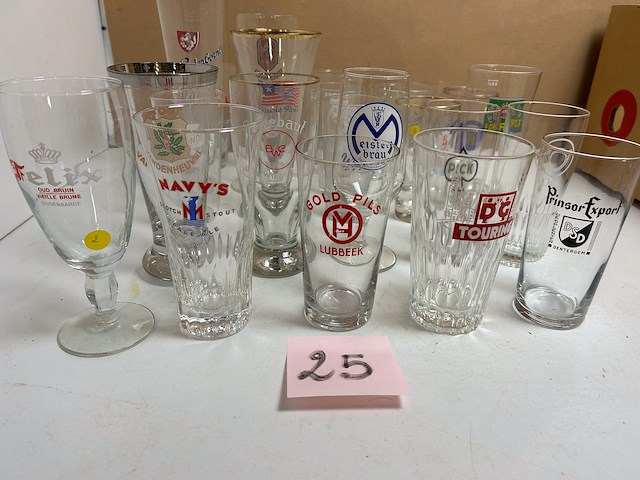 25 verschillende oude bierglazen - afbeelding 1 van  5