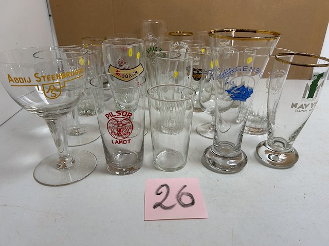 25 verschillende oude bierglazen - afbeelding 1 van  5