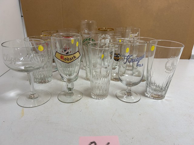 25 verschillende oude bierglazen - afbeelding 2 van  5