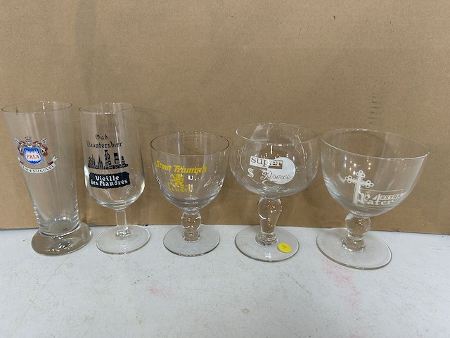 25 verschillende oude bierglazen - afbeelding 1 van  6
