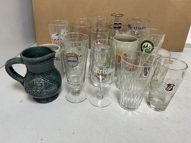 25 verschillende oude bierglazen - afbeelding 1 van  6