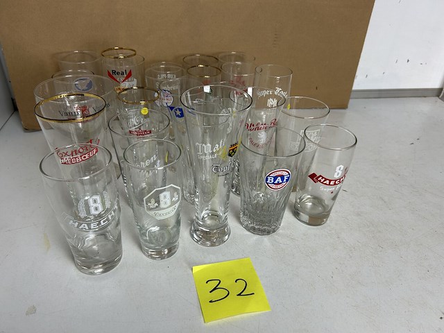 25 verschillende oude bierglazen - afbeelding 1 van  6