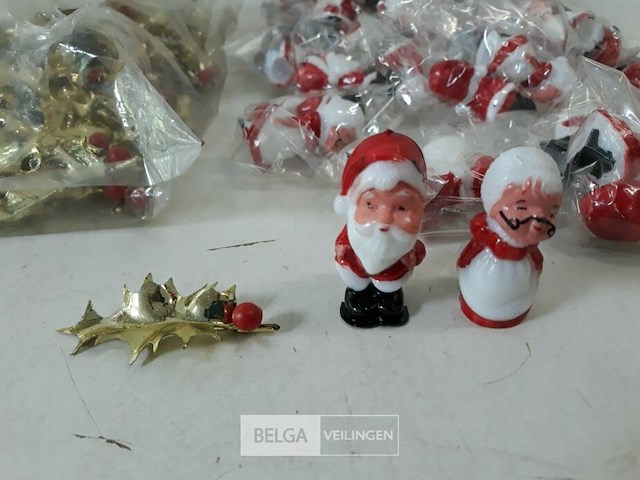 25 x kerstman-vrouw setje 5 cm + 144 hulstblad 6 cm - afbeelding 3 van  3
