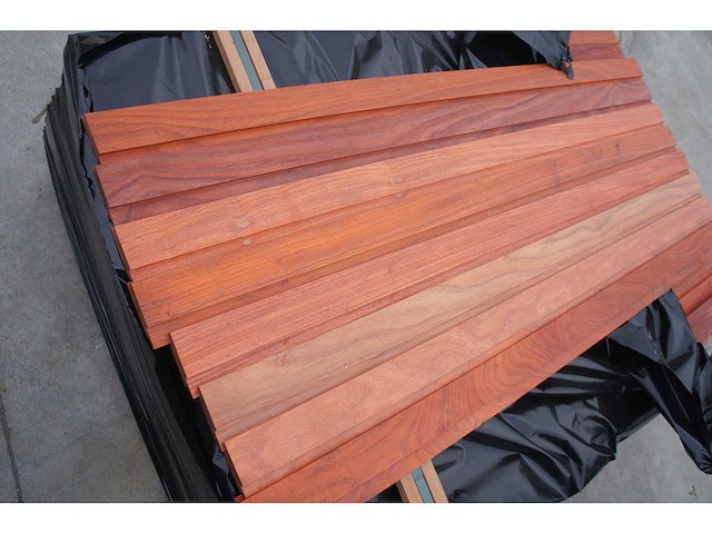 25,11 m² padouk gevelbekleding - afbeelding 2 van  5