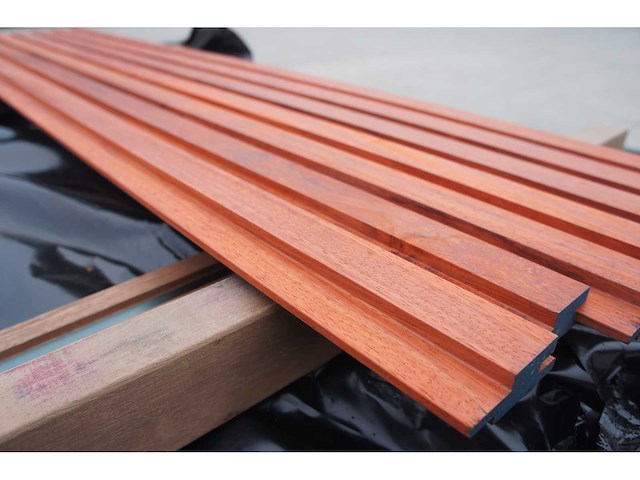 25,30 m² padouk gevelbekleding - afbeelding 2 van  5