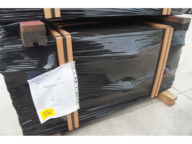 25,50 m² padouk gevelbekleding - afbeelding 2 van  2