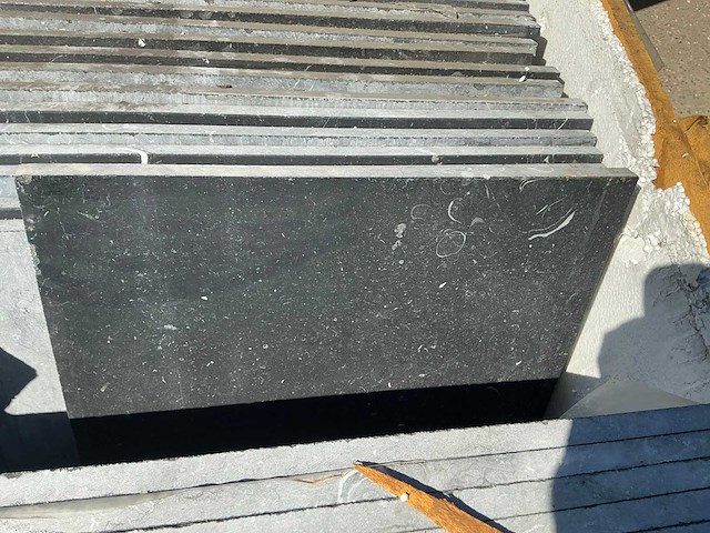 25,6 m2 natuurstenen tegels - afbeelding 1 van  3