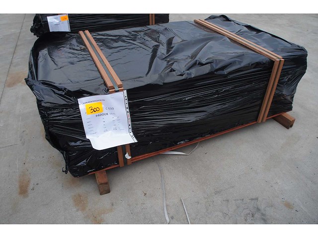 25,93 m² padouk gevelbekleding - afbeelding 2 van  4