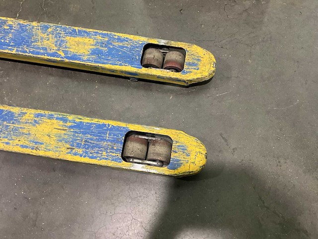 2,5t hand hydraulische palletwagen - afbeelding 2 van  3