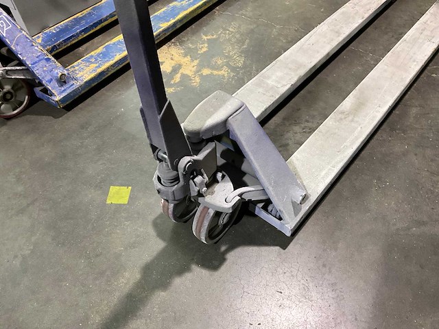 2,5t hand hydraulische palletwagen - afbeelding 3 van  3