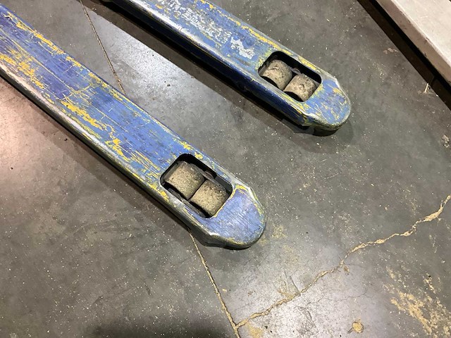 2,5t hand hydraulische palletwagen - afbeelding 2 van  3