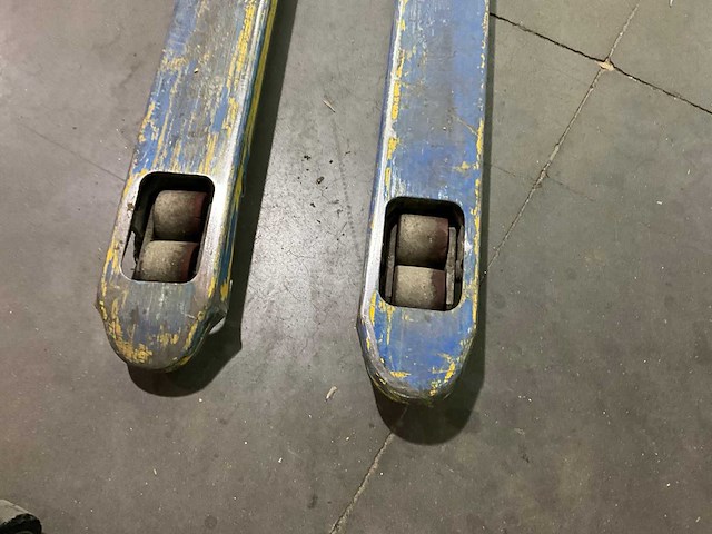 2,5t hand hydraulische palletwagen - afbeelding 2 van  4