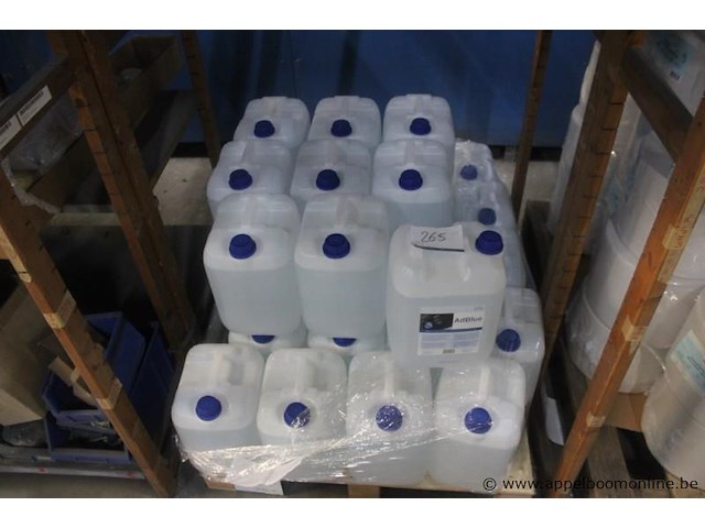 25x adblue, jerrycans, op pallet - afbeelding 1 van  3