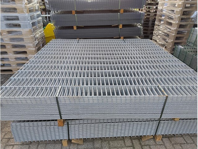 25x dubbelstaaf hekwerk 8/6/8 243cm hoog, gegalv - afbeelding 2 van  8