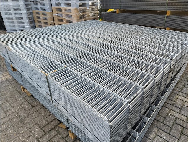 25x dubbelstaaf hekwerk 8/6/8 243cm hoog, gegalv - afbeelding 3 van  8