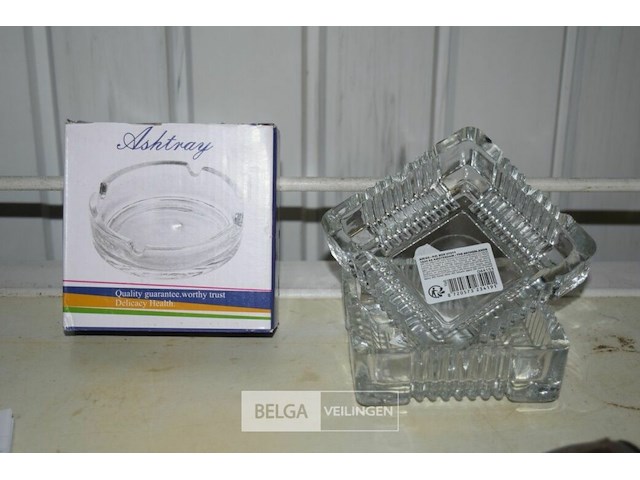 ±26 glazen asbakken - afbeelding 1 van  4