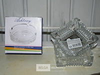 ±26 glazen asbakken